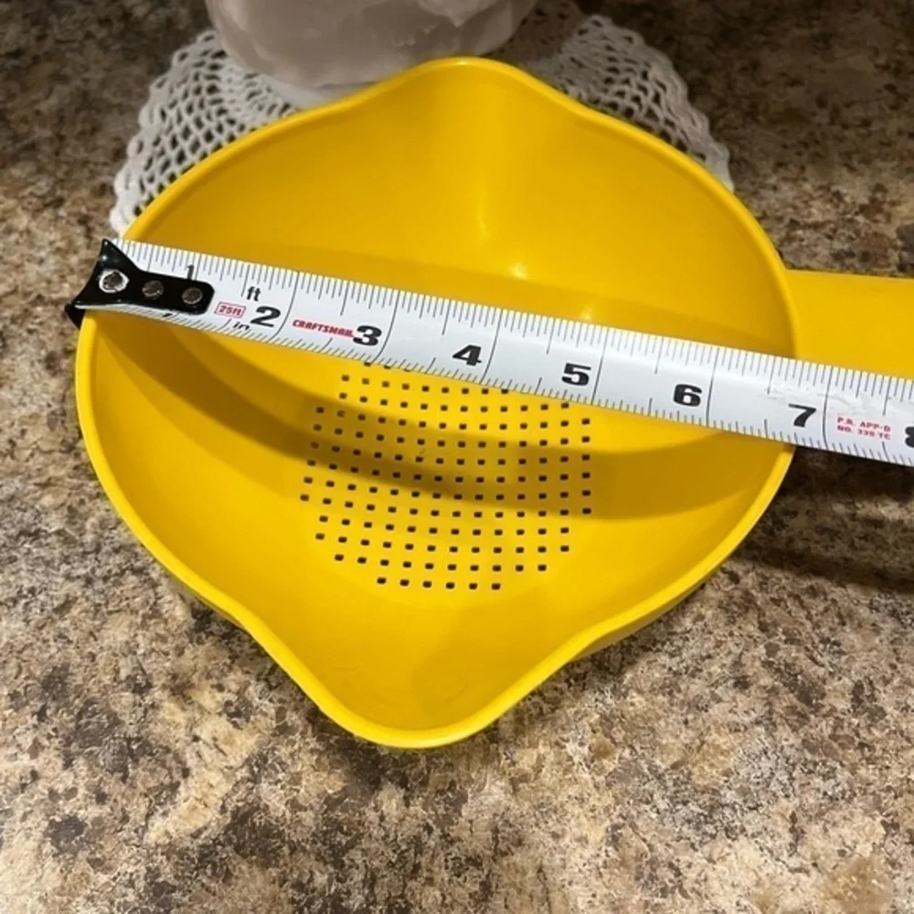 Vintage Tupperware Double Spouted Strainer